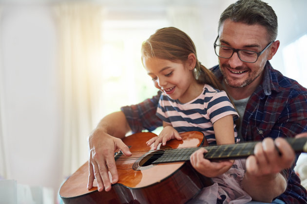 Tire o tablet do seu filho e dê a ele um instrumento musical!