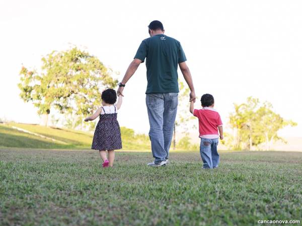 Linha de cuidado para atenção integral à saúde de crianças, adolescentes e suas famílias
